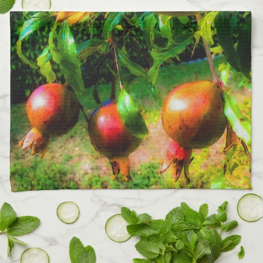 Granatäpfel am Baum Geschirrtuch (Gefaltet)