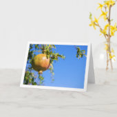 Granatapfel auf Baum, Blue Sky Portrait Karte (Gelbe Blume)