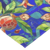 Granatapfel Muster dunkelblau und rotes Fruchtmosa Tischdecke (Schrägansicht)