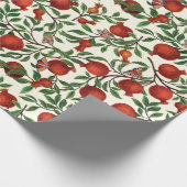 Granatäpfel und Bella Moths auf weißem Boden Geschenkpapier (Ecke)