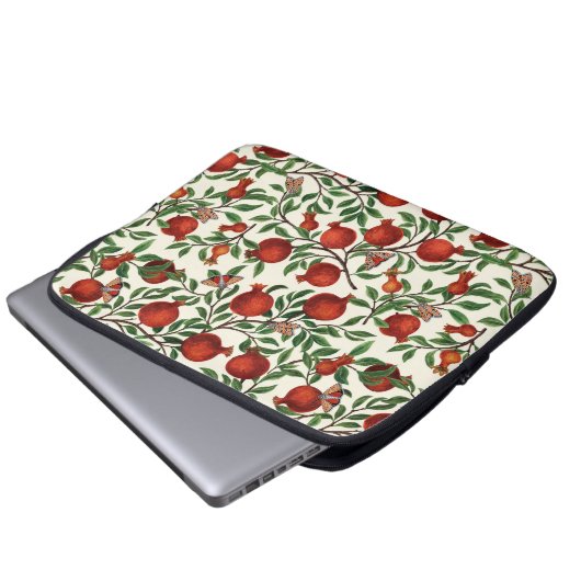 Granatäpfel und Bella Moths auf weißem Boden Laptopschutzhülle (Vorne Knopf)