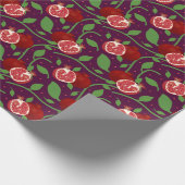 Granatapfelfrucht und botanisch auf Pflaumen Lila Geschenkpapier (Ecke)