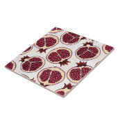 Granatscheiben auf weiß fliese (Seite)