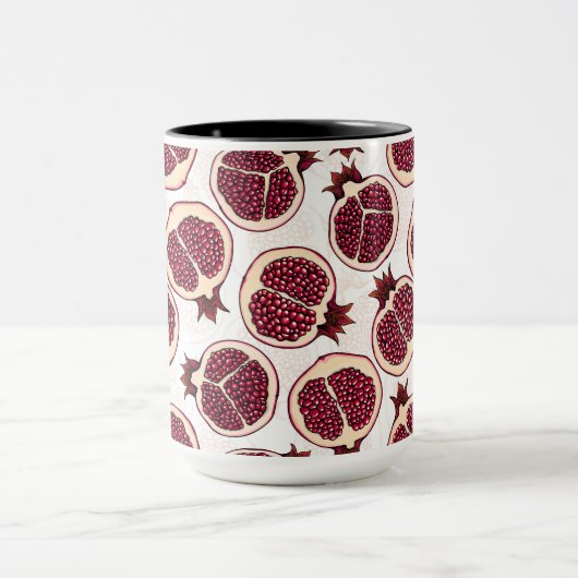 Granatscheiben auf weiß tasse (Zentrum)