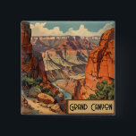 Grand Canyon Retro Reisedesign Button<br><div class="desc">Zeigen Sie mit diesem Knopf Grand Canyon Button Ihre Liebe für eine typisch amerikanische Landschaft. Dieses Accessoire ist in einem Vintag inspirierten Design gestaltet und eignet sich hervorragend für Rucksäcke, Jacken, Hüte oder Reisetaschen. Ob Sie ein Nationalpark-Liebhaber, ein Fan von Retro-Stil-Kunst sind oder einfach nur gewollt, um Ihrem Aussehen einen...</div>