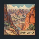 Grand Canyon Retro Reisedesign Magnet<br><div class="desc">Bringen Sie mit diesem atemberaubenden Magneten die beeindruckende Schönheit des Grand Canyon in Ihren Zuhause oder Arbeitsbereich. Mit einer farbenprächtigen Abbildung der geschichtlichen Klippen und Wüstenfarben des Canyons erweckt er die zeitlose Pracht eines der beststen Naturwunder. Dieser Magnet ist perfekt für die Dekoration Ihres Kühlschranks, Schließfaches oder Magnetbrettes. Er ist...</div>