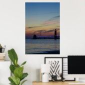 Grand Haven Lighthouse und Pier bei Nacht Poster (Heimbüro)