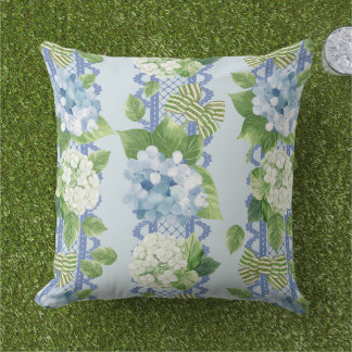 Grand Millennial, Monogramm-Kissen Kissen