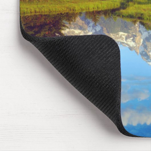 Grand Tetons, die im Fluss Snake reflektieren Mousepad (Ecke)