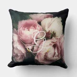 Grandiose Peonies Throw Kissen