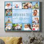 Grandkids Make Life Grand Stylish Blue 12 Foto Leinwanddruck<br><div class="desc">Blau verpackte Foto Leinwand mit schönen Enkel zitieren. Die Fotovorlage ist für Sie bereit, 12 Ihrer Lieblings-Fotos hochzuladen, die als Rahmen um das Sprichwort der Großeltern angezeigt werden. Die Formulierung lautet "Großkinder machen das Leben großartig" in handgeschriebenem, eigenartigen Großbuchstaben und eleganter Schriftzeichen. Das Design ist in Blautönen gehalten und mit...</div>