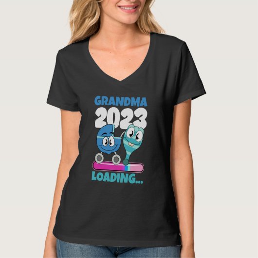 Grandma 2023 Loading  2 T-Shirt (Vorderseite)