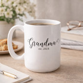 Grandma Est Modern Black Script Custom Date Kaffeetasse