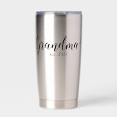 Grandma Est Modern Black Script Custom Date Thermobecher (Vorderseite)