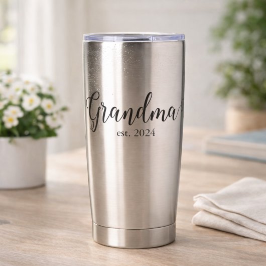 Grandma Est Modern Black Script Custom Date Thermobecher