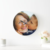 Grandma Established Modern Script Photo  Große Wanduhr (Zuhause)
