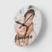 Grandma Established Modern Script Photo Runde Wanduhr (Winkel)