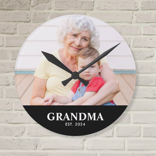 Grandma Established Modern White Photo Runde Wanduhr