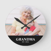 Grandma Established Modern White Photo Runde Wanduhr (Vorderseite)