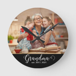 Grandma Established Script Gift Photo Runde Wanduhr