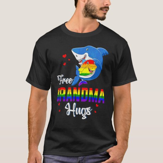Grandma Hugs Rainbow Shark Lgbt Pride Gay Les T-Shirt (Vorderseite)