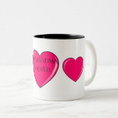 GRANDMA mit rosa Herzen Kaffee oder Tee Tasse. Zweifarbige Tasse (VorderseiteRechts)