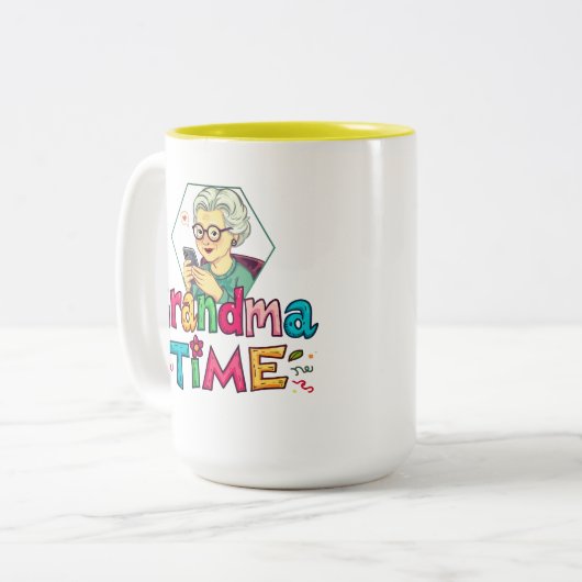 Grandma Time Zweifarbige Tasse (Vorderseite Links)