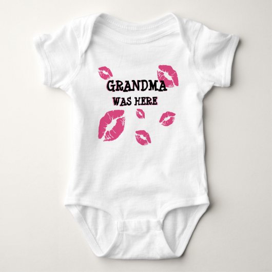 GRANDMA WAR HIER BABY KISSES BABY STRAMPLER (Vorderseite)