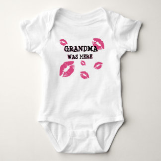GRANDMA WAR HIER BABY KISSES STRAMPLER