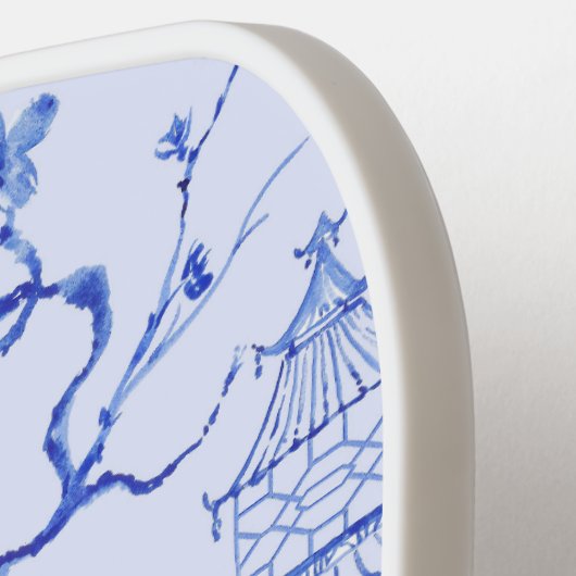 Grandmillenial Blue & White Chinoiserie Pagoda Pickleball Schläger (Linke Seite)