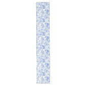 Grandmillennial Blue Toile Roses Floral Table Runn Großer Tischläufer (Vorderseite)