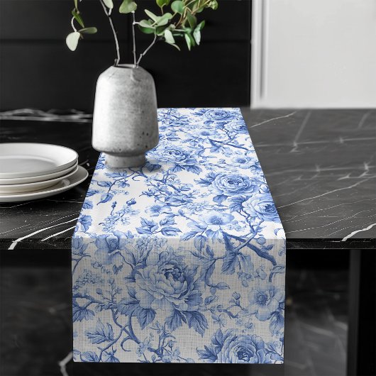 Grandmillennial Blue Toile Roses Floral Table Runn Großer Tischläufer