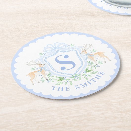 Grandmillennial Christmas Hirsch Wappen Monogram Runder Pappuntersetzer (Angewinkelt)