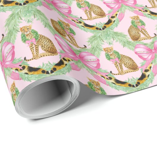 Grandmillennial Christmas Leopard Monogram Geschenkpapier (Rolleneckpunkt)
