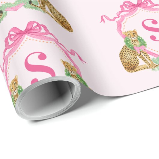 Grandmillennial Christmas Leopard Monogram Geschenkpapier (Rolleneckpunkt)