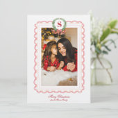 Grandmillennial Christmas Wreath Monogram Foto Einladung (Stehend Vorderseite)