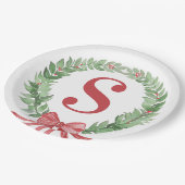 Grandmillennial Christmas Wreath Monogram Pappteller (Schrägansicht)