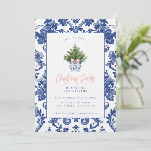 Grandmillennial Damask Weihnachtsbaum Einladung (Stehend Vorderseite)