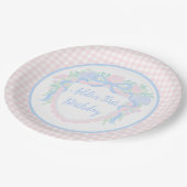 Grandmillennial Floral Gingham Preppy Birthday Pappteller (Schrägansicht)
