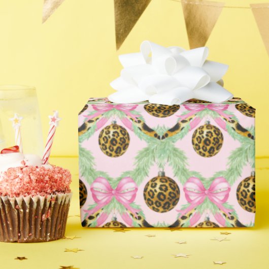 Grandmillennial Leopard Christmas Ornament Geschenkpapier (Geburtstagsparty)