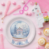 Grandmillennial Pink & Blue Damask Schneeglobe Pappteller (Party)
