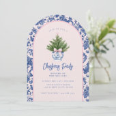 Grandmillennial Pink & Blue Damask Weihnachtsbaum Einladung (Stehend Vorderseite)