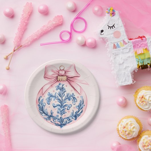 Grandmillennial Pink und Blue Damask Ornament Pappteller (Party)