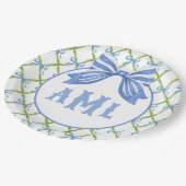 Grandmillennial Topiary | Monogramm Pappteller (Schrägansicht)