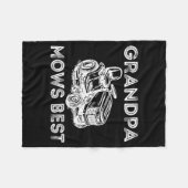 Grandpa Mows Funny Lawn Mower Father's Day Papa  Fleecedecke (Vorderseite (Horizontal))