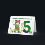 Grandson 5th Birthday Watercolor Bear and Fox Karte<br><div class="desc">Diese hübsche Geburtstagskarte mit einem hübschen Bären, der in einem gemütlichen Mantel und Schal gekleidet ist, schlendert in Richtung der großen Nummer 5, mit einem freundlichen Fuchs an der Seite und einem kleinen, über ihm fliegenden gelben Vogel. Der sanfte Aquarellstil, der an eine Geschichtenbuch-Illustration erinnert, bringt Wärme und Lustigkeit in...</div>