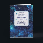 Grandson Birthday Stars in Galaxy Sky Karte<br><div class="desc">Diese Karte zeigt einen blendenden Galaxienhimmel voller funkelnder Sterne, die das Wunder und die Schönheit des Universums erfassen. Die Vorderseite zeigt einen individuelle Name, der dem Design eine persönliche Touch verleiht und für den Geburtstag des Enkels besonders bedeutsam ist. Die kosmische Kulisse hebt die feierliche Botschaft hervor und verbindet die...</div>