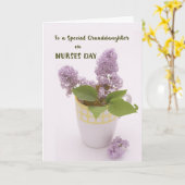 Grandtochter Nurses Day mit Lilacs in Coffee Cup Karte (Gelbe Blume)