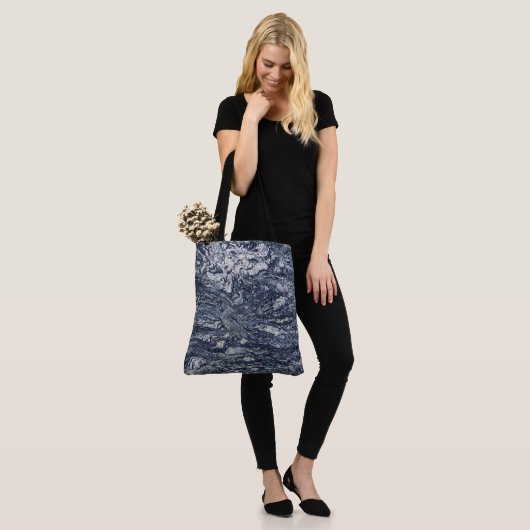 Granit-Stone-Muster - All-Over-Print-Totbeutel Tasche (Am Model)