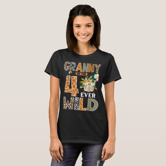 Granny Of The Four Ever Wild Safari 4th Birthday B T-Shirt (Vorne ganz)